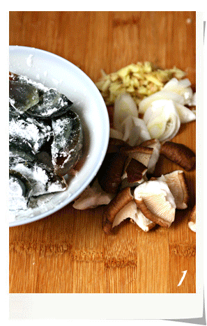 辣炒尖椒皮蛋的做法