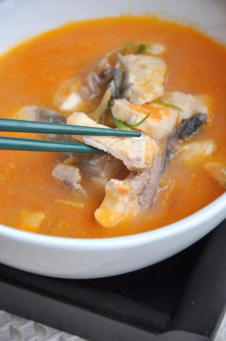 西红柿鱼片汤的做法