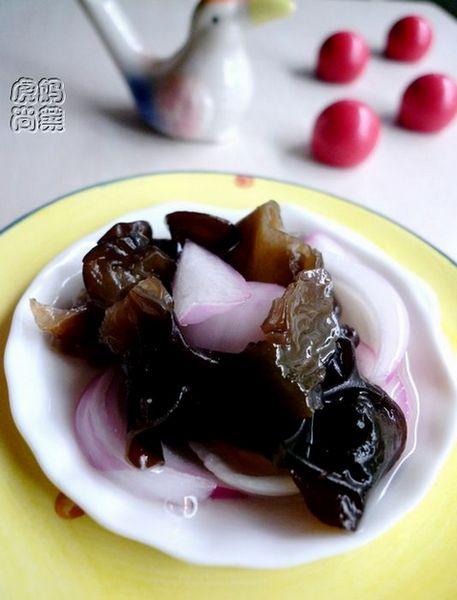 木耳拌洋葱的做法