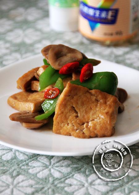 草菇烧豆腐的做法