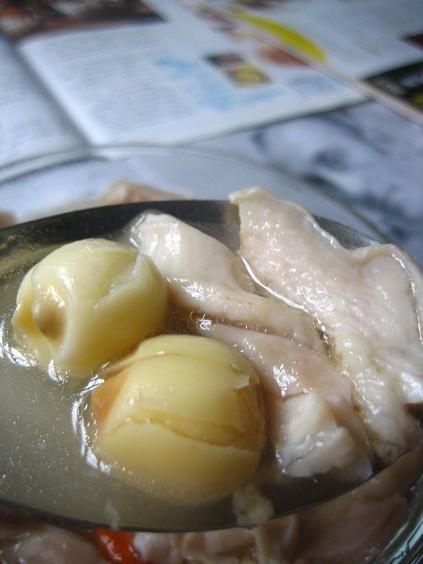 莲子猪肚汤的做法