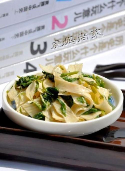 腐衣拌香椿的做法