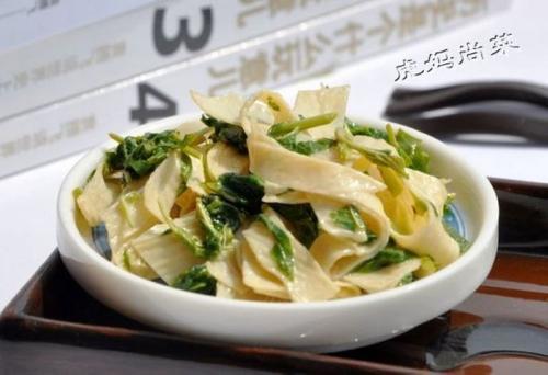 腐衣拌香椿的做法