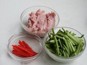 红薯梗炒肉丝的做法