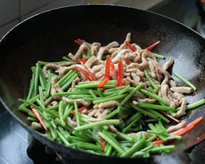 红薯梗炒肉丝的做法