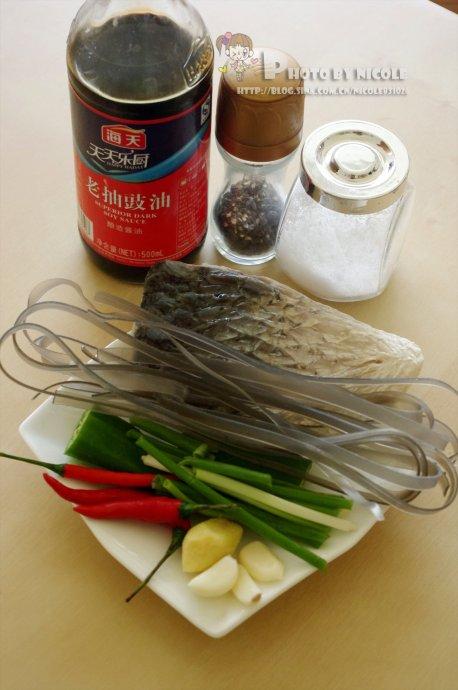 腊鱼炖粉条的做法