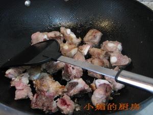 酸梅子焖排骨做法的做法