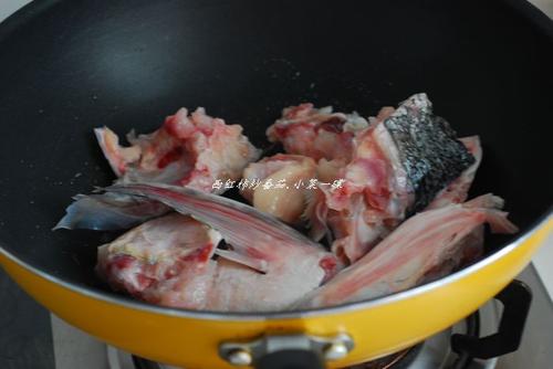 核桃鱼头豆腐汤的做法