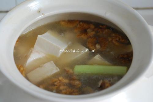 核桃鱼头豆腐汤的做法