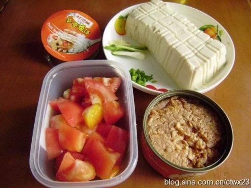 金枪鱼番茄豆腐汤的做法