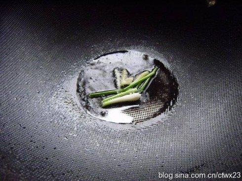 金枪鱼番茄豆腐汤的做法