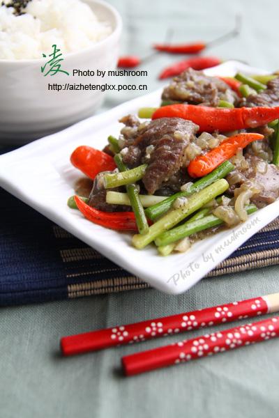 蒜苔黑椒牛肉的做法