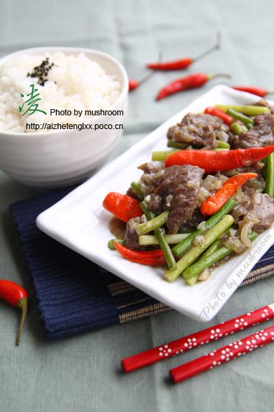 蒜苔黑椒牛肉的做法