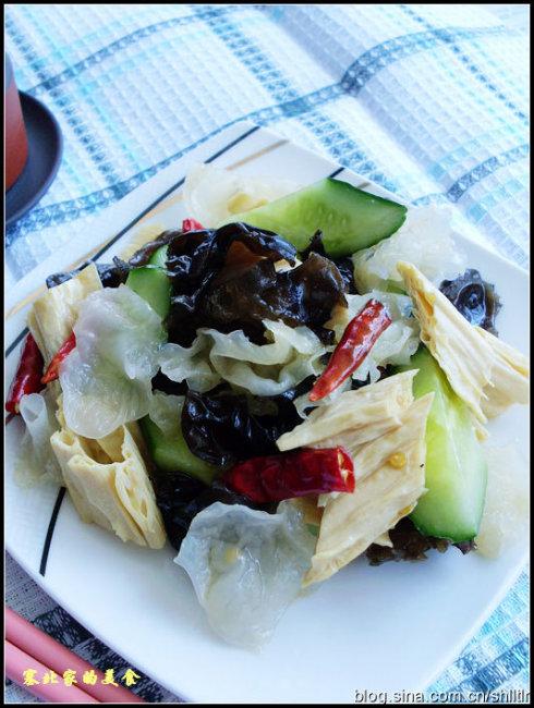 油泼腐竹双耳的做法