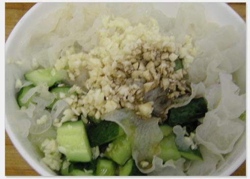 银耳拌黄瓜的做法