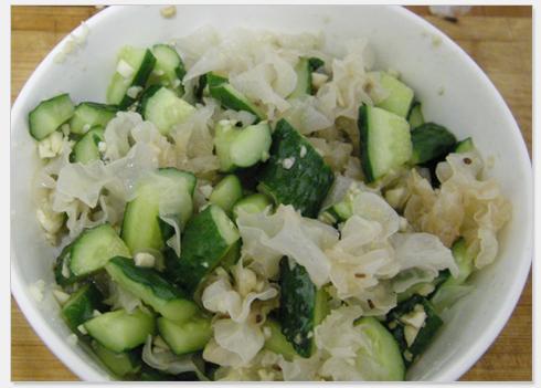 银耳拌黄瓜的做法