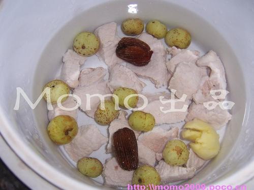 油甘子蜜枣瘦肉汤的做法