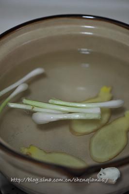 黑椒猪肚白果汤的做法