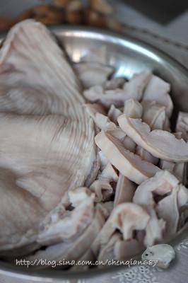 黑椒猪肚白果汤的做法