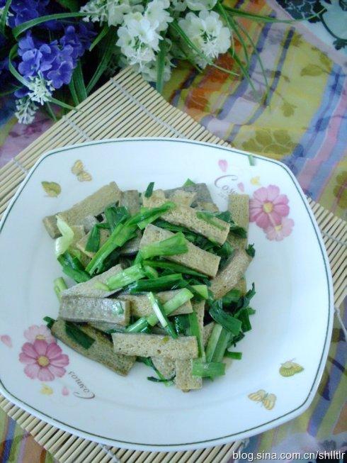 韭菜炒黑豆干的做法