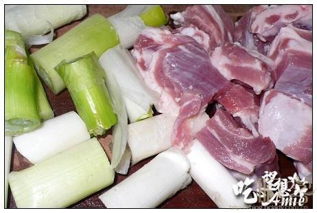 葱香砂锅排骨的做法