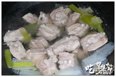 葱香砂锅排骨的做法