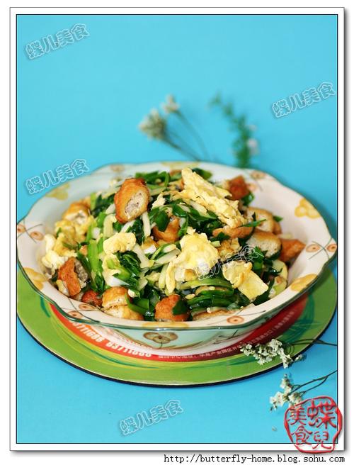 鸡蛋豆腐泡炒韭黄的做法