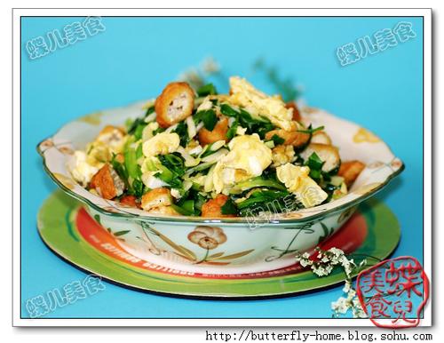 鸡蛋豆腐泡炒韭黄的做法