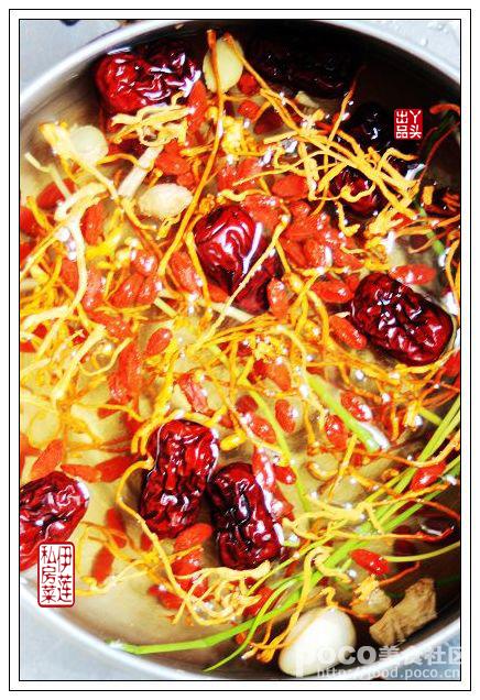 枸杞虫草花炖老鸽的做法