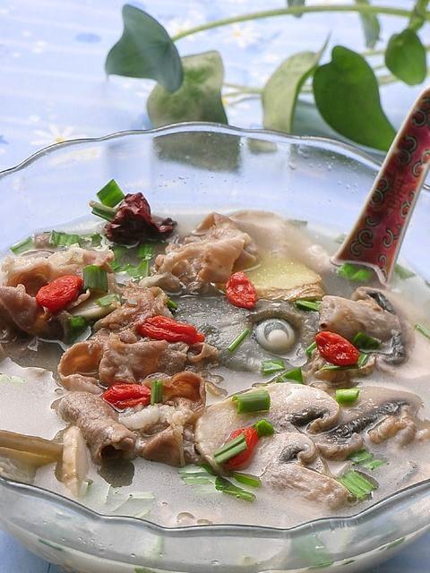 鱼羊鲜菇汤的做法