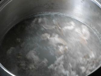 鱼羊鲜菇汤的做法