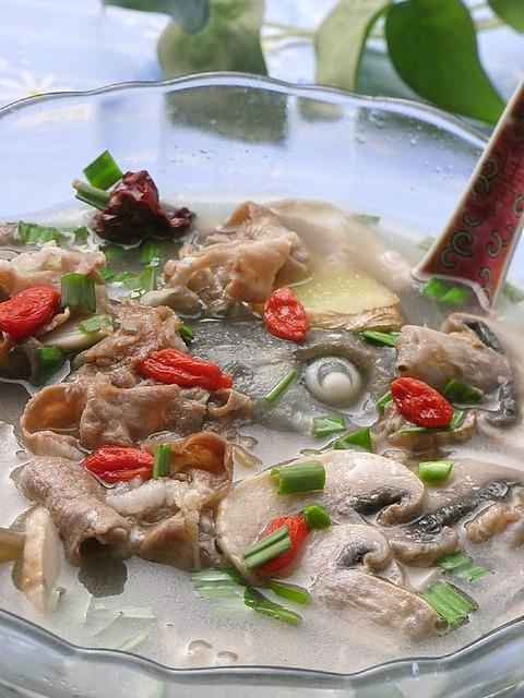 鱼羊鲜菇汤的做法