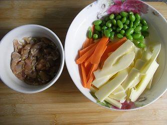 鸡腿肉炒笋瓜的做法