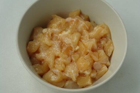 酸辣鸡丁的做法