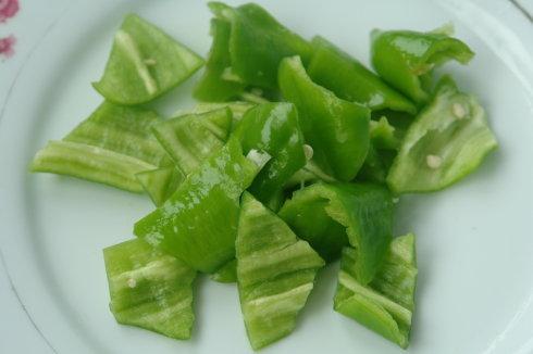 酸辣鸡丁的做法