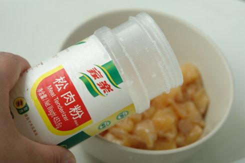 酸辣鸡丁的做法