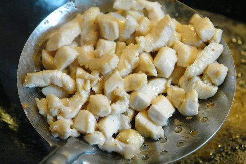 酸辣鸡丁的做法