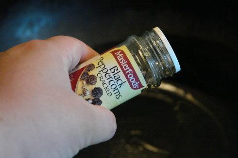 酸辣鸡丁的做法