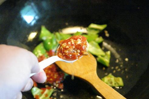 酸辣鸡丁的做法