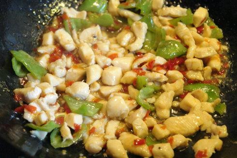 酸辣鸡丁的做法