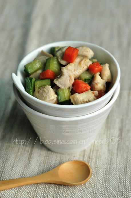 胡萝卜黄瓜炒鸡丁的做法