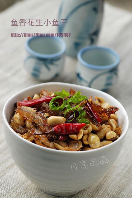 鱼香花生小鱼干的做法