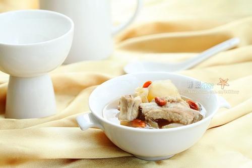 煲制花胶汤的做法