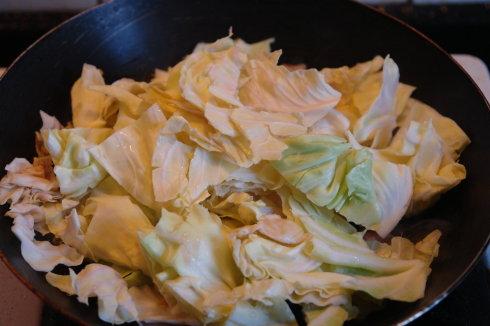 培根莲花白的做法