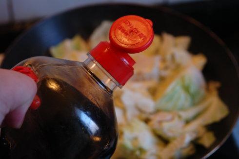 培根莲花白的做法