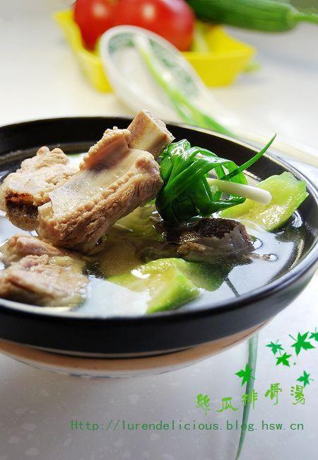 丝瓜蘑菇排骨汤的做法