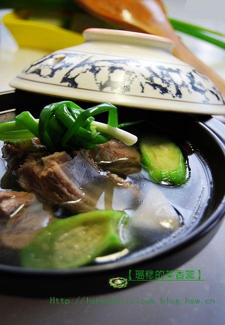 丝瓜蘑菇排骨汤的做法