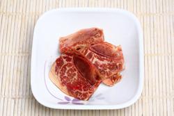 铁板牛仔骨的做法