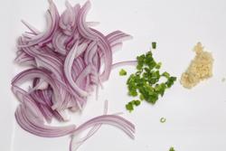 铁板牛仔骨的做法