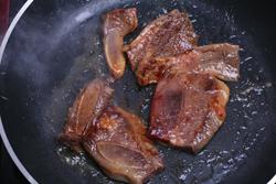 铁板牛仔骨的做法